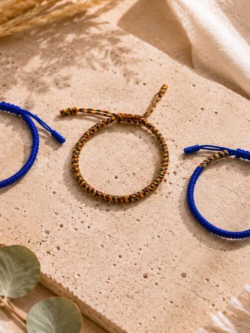 Pulsera tibetana hilo azul