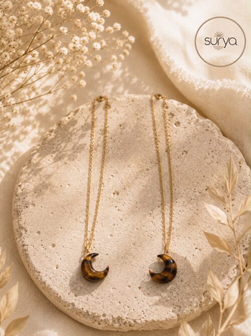 Collar cadena color oro luna ojo de tigre