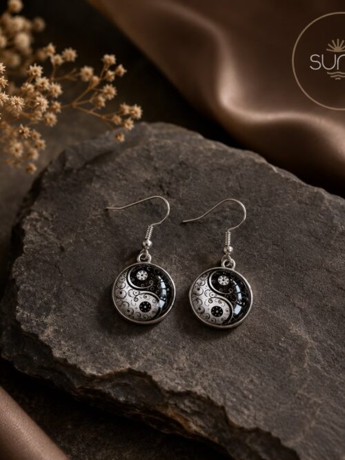 Pendiente largo pequeño yin - yang plata