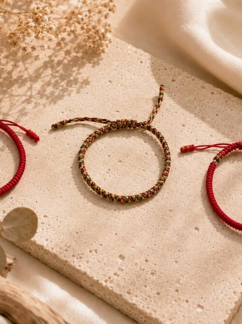 Pulsera tibetana hilo rojo