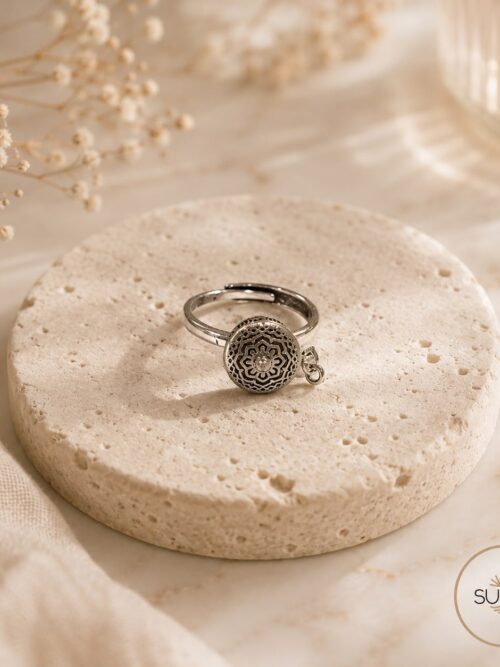 Anillo anti estrés de oración flor de loto plateado